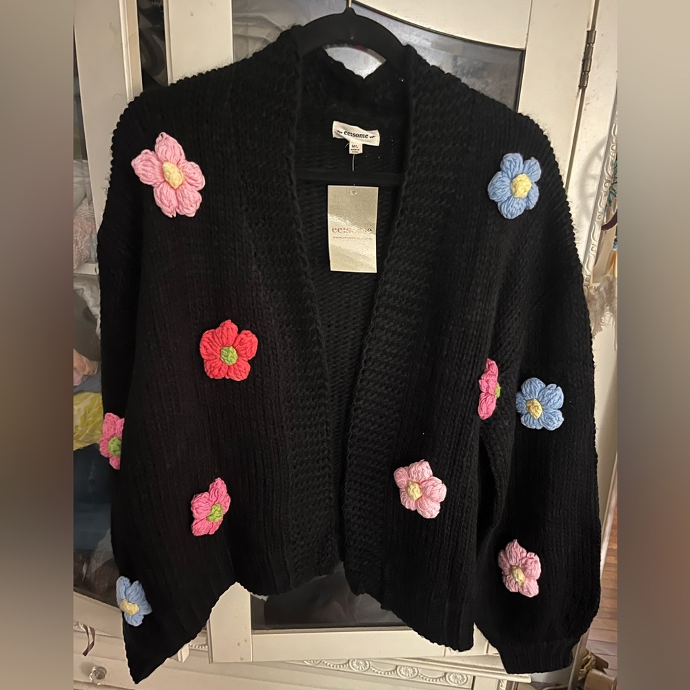 🌸NWT gorgeous EESOME 3D FLORAL 🖤CHUNKY KNIT CARDIGAN M/L 🌸